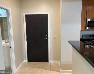 851 N Glebe Road - Photo Thumbnail 5