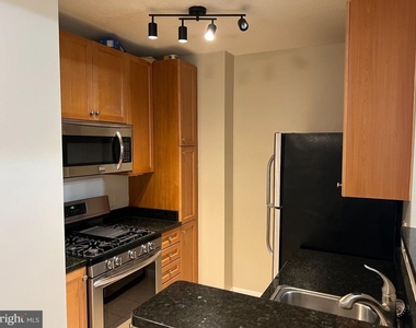 851 N Glebe Road - Photo Thumbnail 7