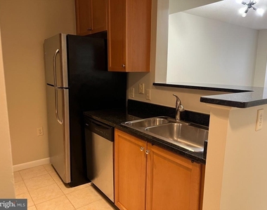 851 N Glebe Road - Photo Thumbnail 8