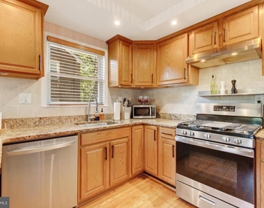 4727 Arlington Boulevard - Photo Thumbnail 7