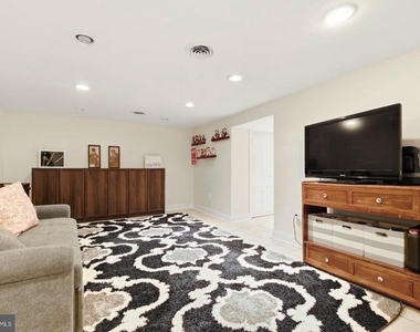 4727 Arlington Boulevard - Photo Thumbnail 12