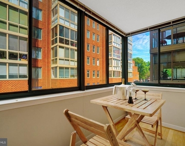 1050 Taylor Street N - Photo Thumbnail 15