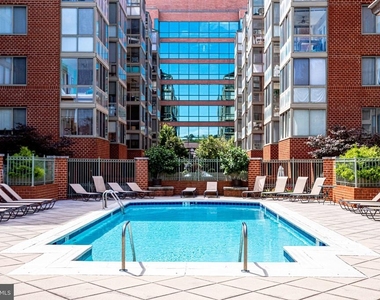 1050 Taylor Street N - Photo Thumbnail 4