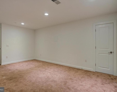 2104 Kensington Walk - Photo Thumbnail 10