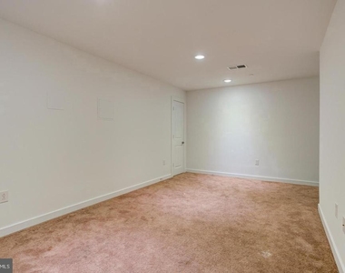 2104 Kensington Walk - Photo Thumbnail 9