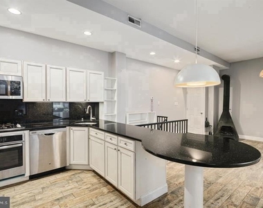 727 S 2nd Street S - Photo Thumbnail 2