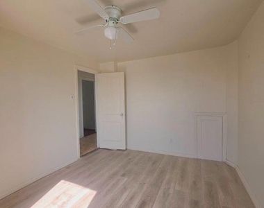 648 E Carver Street - Photo Thumbnail 2