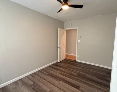 3300 N Hancock Street - Photo Thumbnail 18