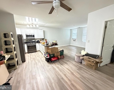 1109 Green Street - Photo Thumbnail 6