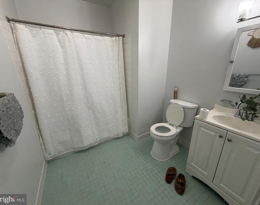 1109 Green Street - Photo Thumbnail 9