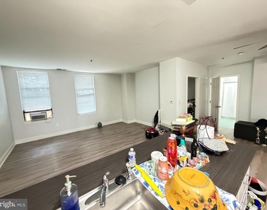 1109 Green Street - Photo Thumbnail 5