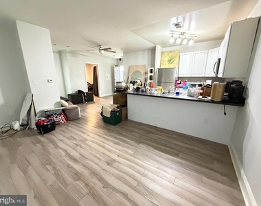 1109 Green Street - Photo Thumbnail 3