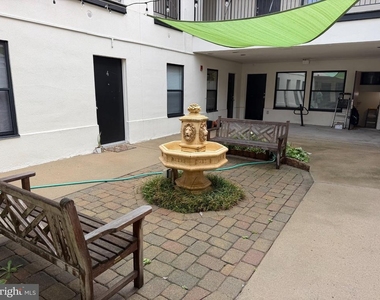 1109 Green Street - Photo Thumbnail 2
