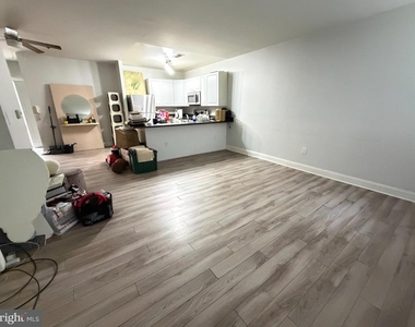 1109 Green Street - Photo Thumbnail 4