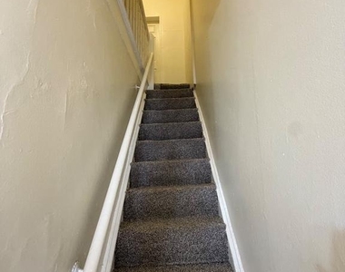 1747 N Dover Street - Photo Thumbnail 4