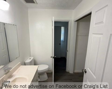 2049 Corrinna Street - Photo Thumbnail 6