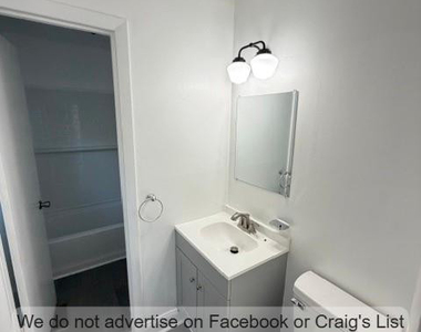 2049 Corrinna Street - Photo Thumbnail 8
