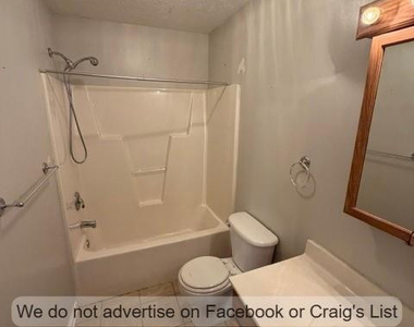 423 Northwoods Drive - Photo Thumbnail 9