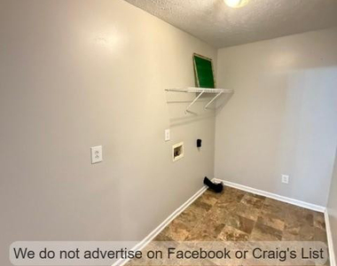423 Northwoods Drive - Photo Thumbnail 4