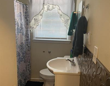 1621 Rudolph Street - Photo Thumbnail 5