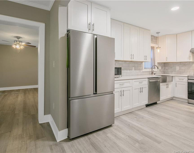 808 Westmont Drive - Photo Thumbnail 9