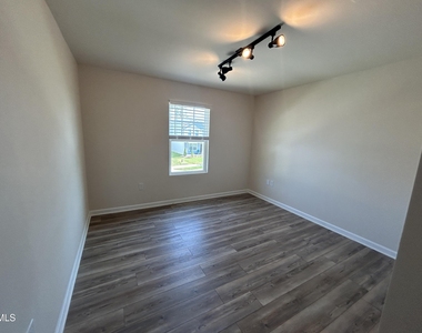 1717 Arapahoe Ridge Drive - Photo Thumbnail 25