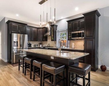 321 E Jefferson Street - Photo Thumbnail 5