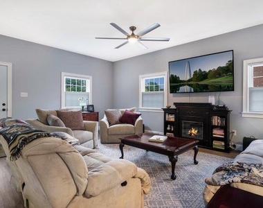 321 E Jefferson Street - Photo Thumbnail 3