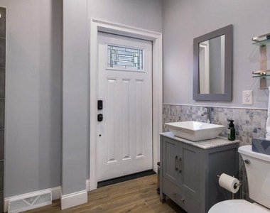321 E Jefferson Street - Photo Thumbnail 8