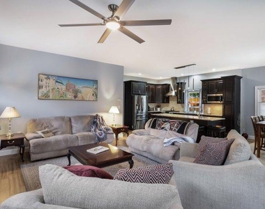 321 E Jefferson Street - Photo Thumbnail 2
