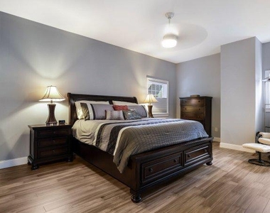321 E Jefferson Street - Photo Thumbnail 6