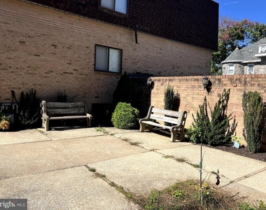 33 Windermere Avenue - Photo Thumbnail 14