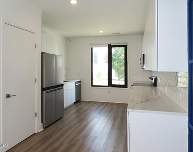 1112 Nova Street - Photo Thumbnail 5
