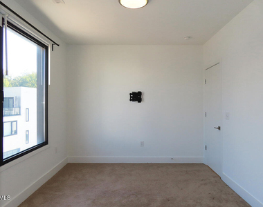 1112 Nova Street - Photo Thumbnail 12