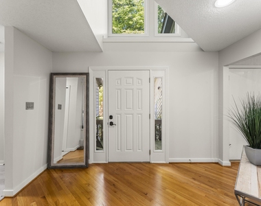 830 Lake Forest Drive - Photo Thumbnail 2