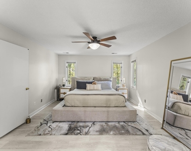 830 Lake Forest Drive - Photo Thumbnail 15