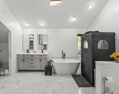 830 Lake Forest Drive - Photo Thumbnail 17
