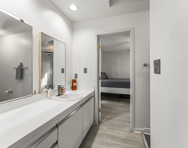 830 Lake Forest Drive - Photo Thumbnail 27