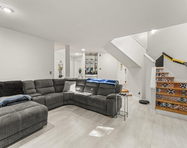 830 Lake Forest Drive - Photo Thumbnail 8