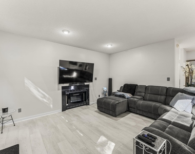 830 Lake Forest Drive - Photo Thumbnail 10