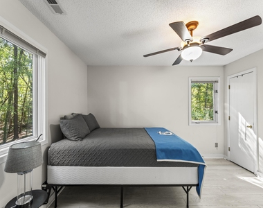 830 Lake Forest Drive - Photo Thumbnail 28