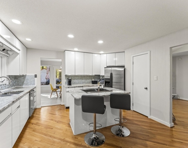 830 Lake Forest Drive - Photo Thumbnail 3