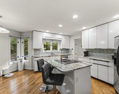 830 Lake Forest Drive - Photo Thumbnail 4