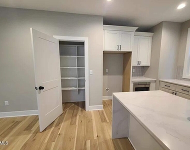 6499 Jean Drive - Photo Thumbnail 5