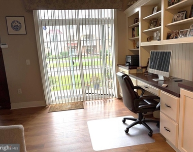6106 Meridian Boulevard - Photo Thumbnail 8