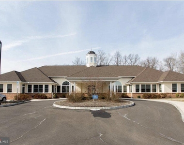 6106 Meridian Boulevard - Photo Thumbnail 12