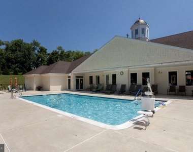 6106 Meridian Boulevard - Photo Thumbnail 16