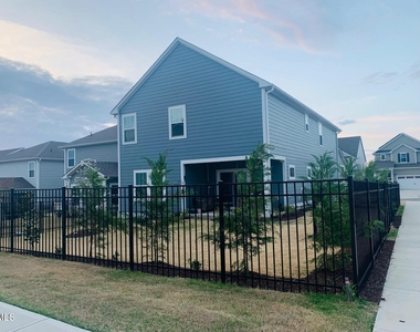 501 Sage Oak Lane - Photo Thumbnail 8