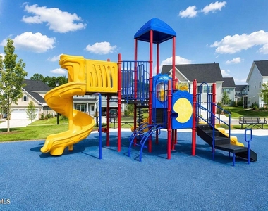 1565 Goldfinch Perch Lane - Photo Thumbnail 30
