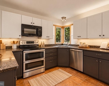 165 Heather Lane - Photo Thumbnail 7